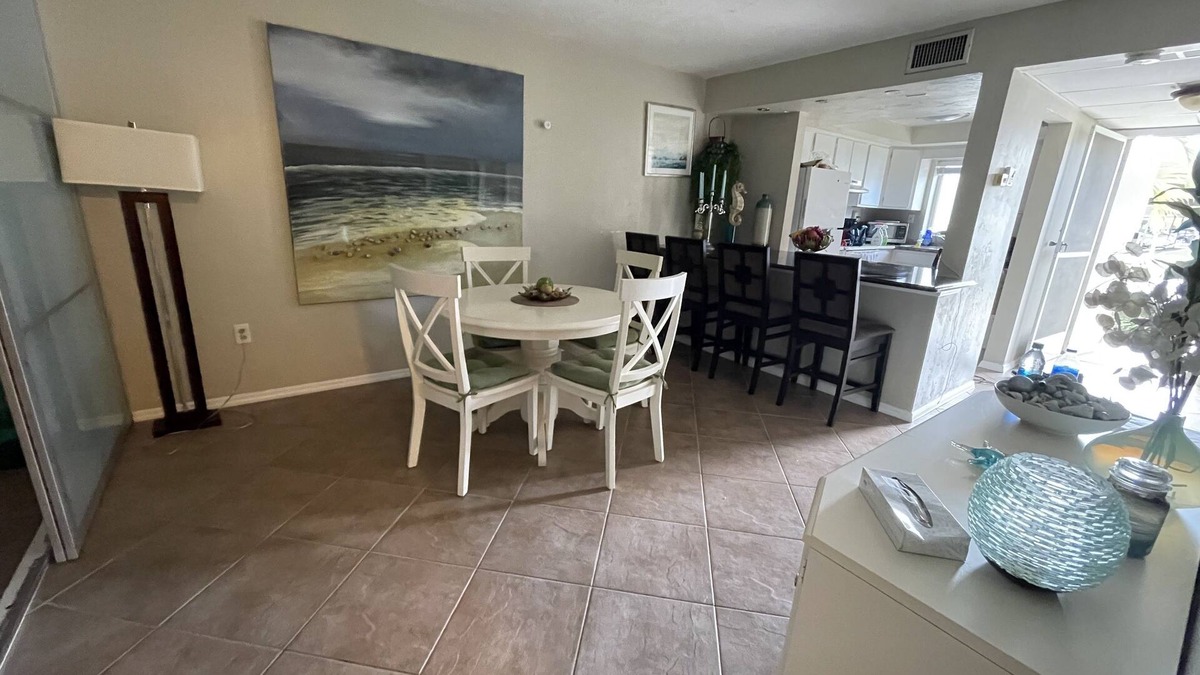 Villas Condo | Elegant 1 Bedroom Ft. Myers Condo w/swimming pool (long term rents available)