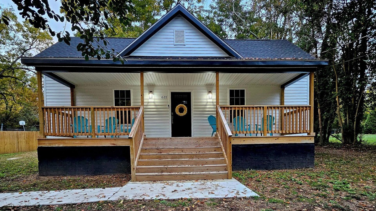 Sanford House | 🌟Elegant 1910 Boutique; Baby-Friendly & Veteran-Owned🌟