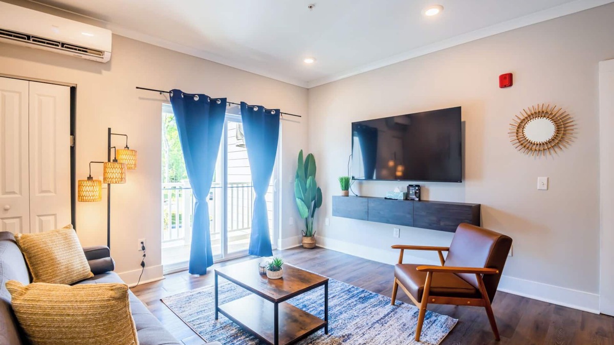 Port Wentworth Apartment | Elegant 2-bedroom apartment with AC, fitness room, pool, WiFi - A