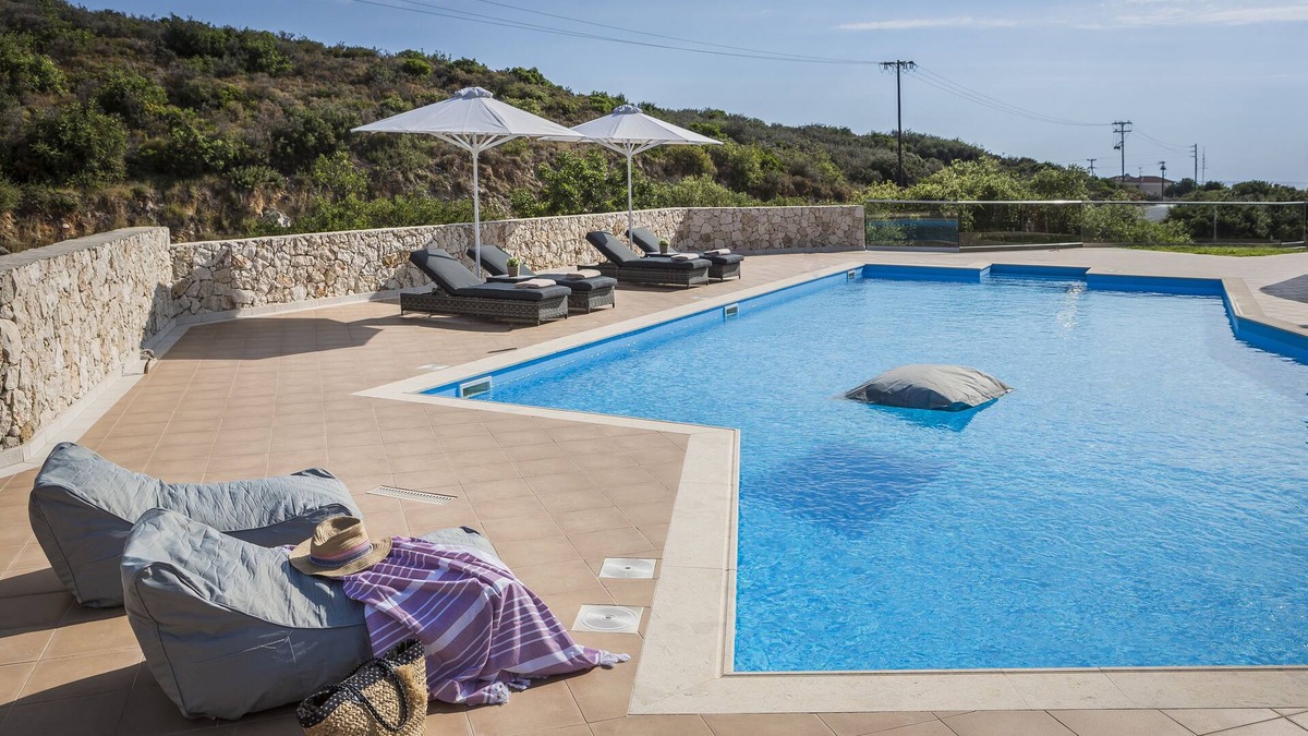 Skala Apartment | Elegant 2 bedroom apartment with private 107m2 pool and breakfast