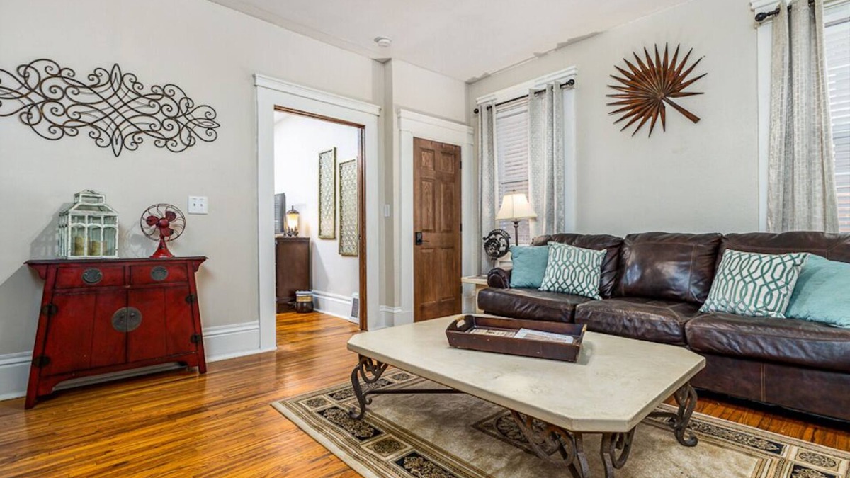 Dubuque Apartment | Elegant 2 BR With Stunning Kitchen Prime Location!