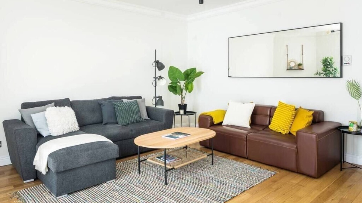 St. Pancras Apartment | Elegant 2BD Duplex with Outdoor Patio/Glass Canopy