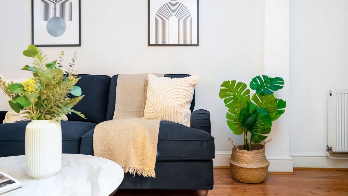 Kennington Apartment | Elegant 2BR 2BA with Patio close to Waterloo