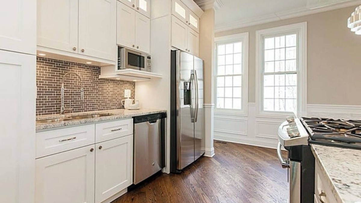 Irving Park House | Elegant 3-Bed, 3-Bath Home in Chicago <25-minutes to O’Hare & Downtown + Parking