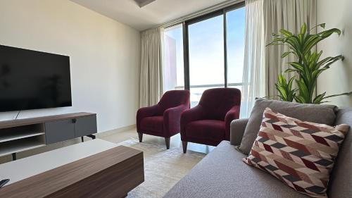 Qurm Apartment | Elegant 3-Bed room Sea-View