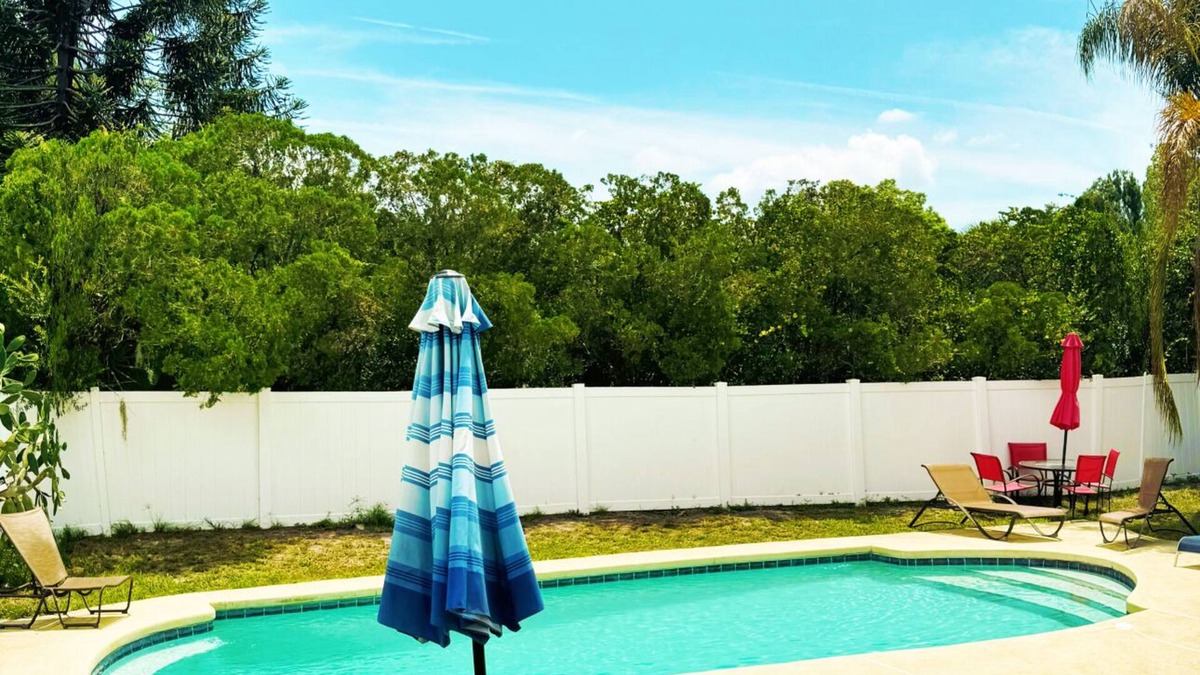 Mill Run House | Elegant 3 Bedrooms with private pool, close to Disney World,Downtown Kissimmee.