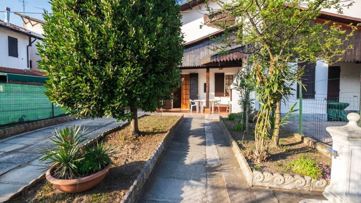 Lido delle Nazioni Villa | Elegant 3-rooms-detached house, air conditioning, large covered terrace with grill.