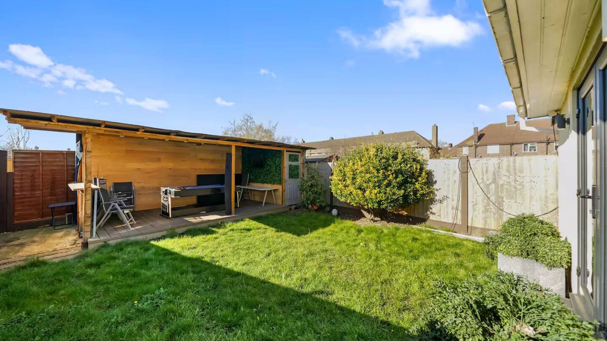 Becontree House | Elegant 3Bed Family Home in Chadwell Heath | Pass the Keys
