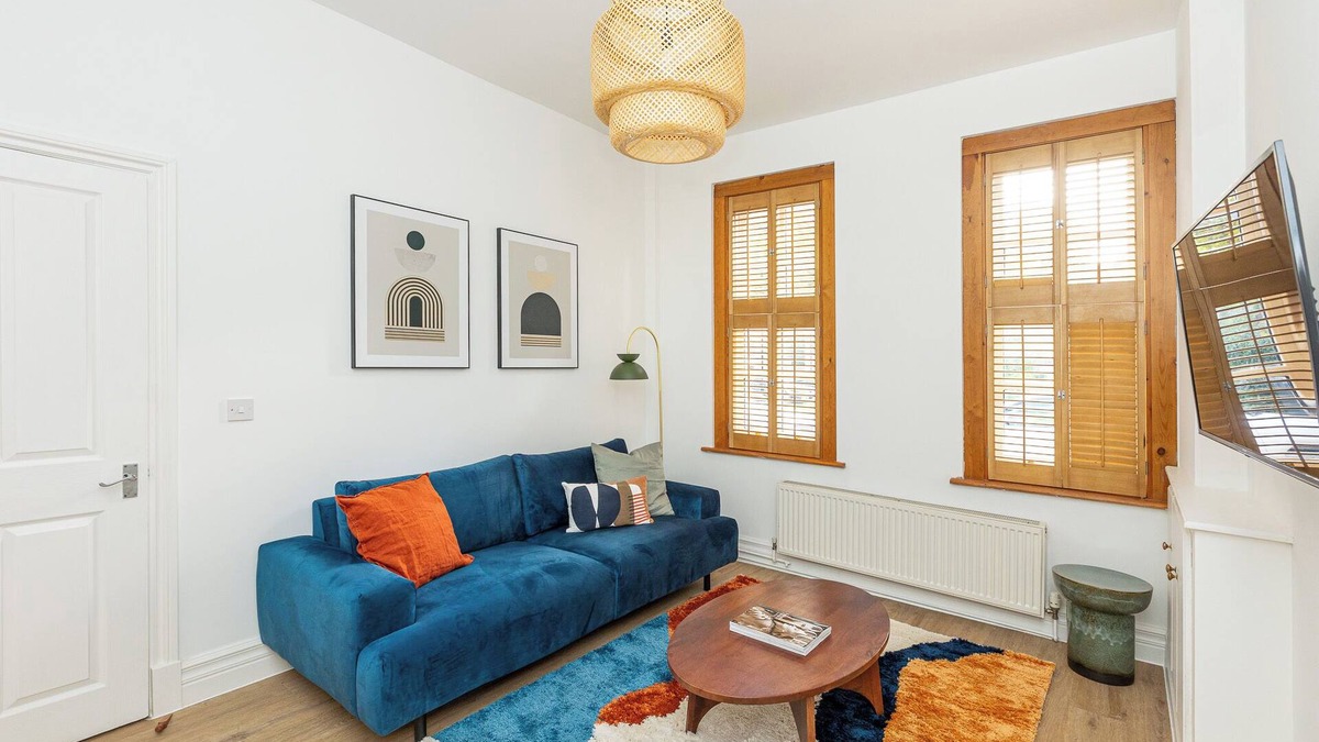 Deptford House | Elegant 4BR 3-Storey Townhouse in Lively Deptford