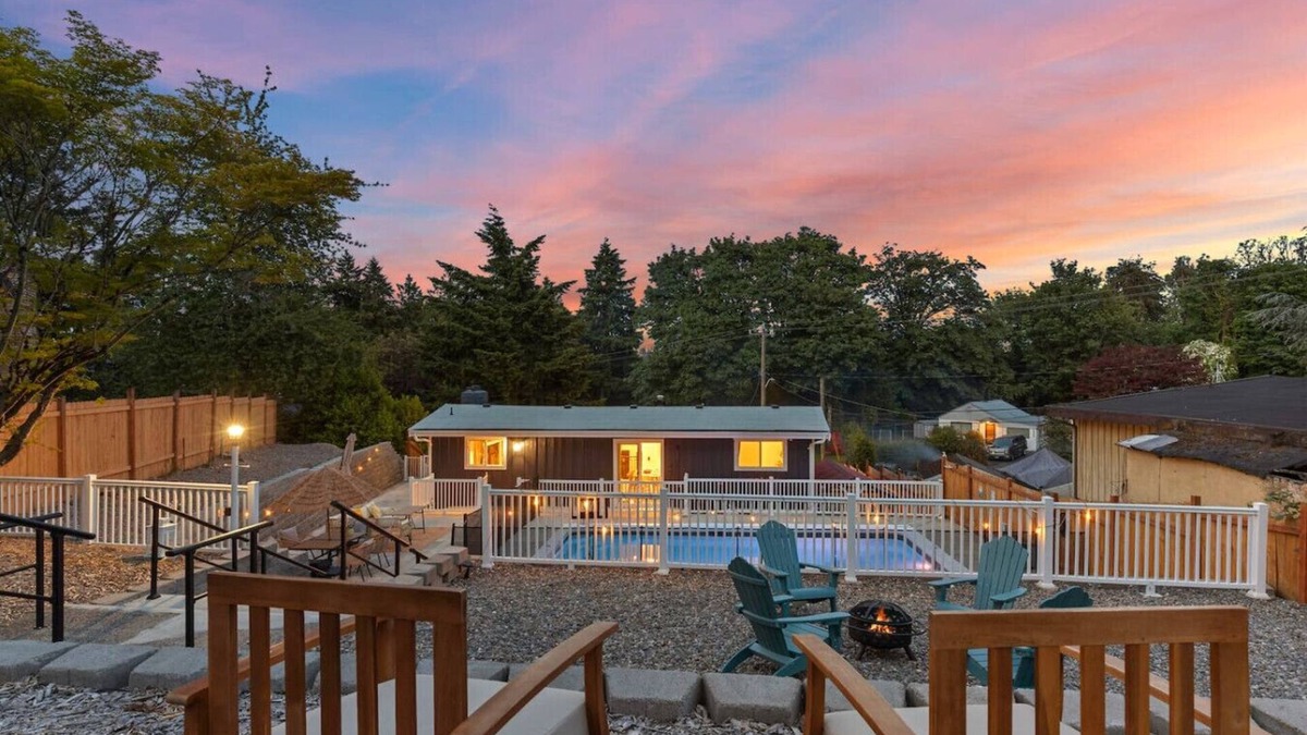 Highline House | Elegant 4BR/3BA Villa Pool & Resort Perks