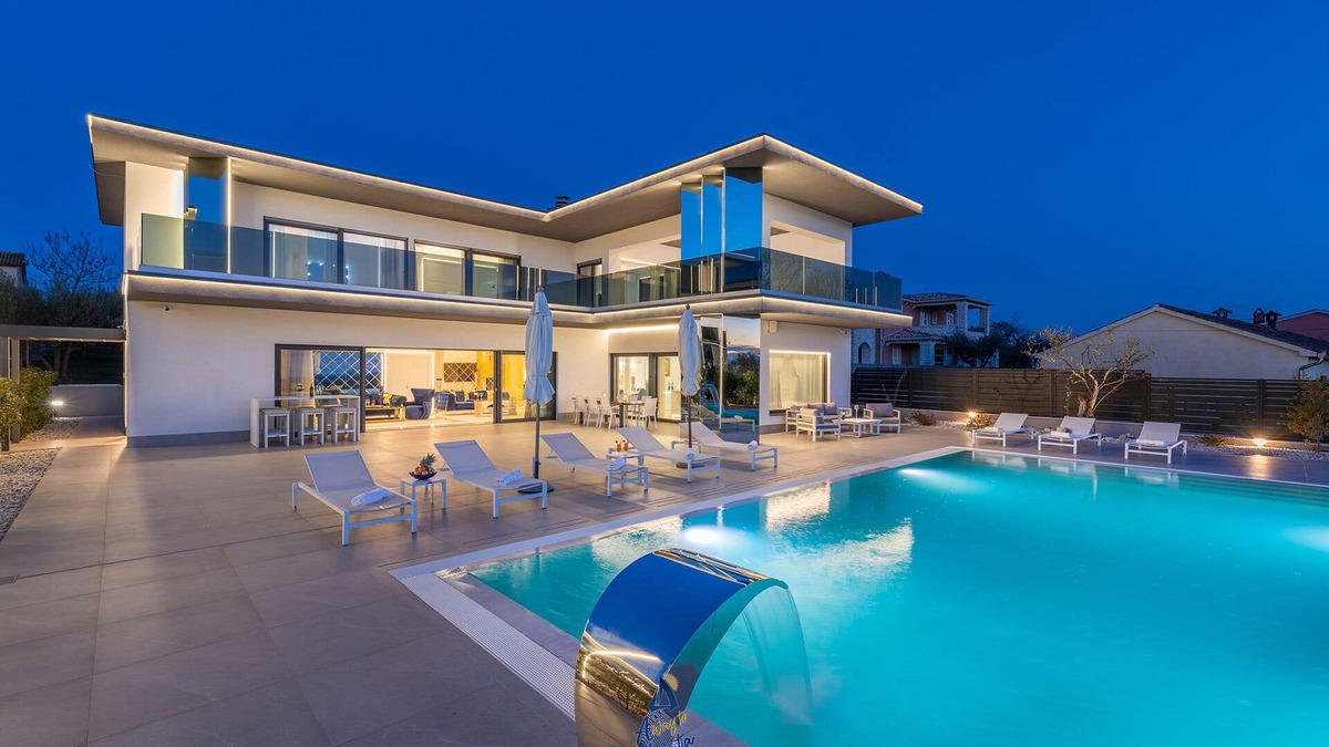 Kastelir Villa | Elegant 5-BR Villa with Heated Saltwater Pool & Chic Interiors Near the Coast