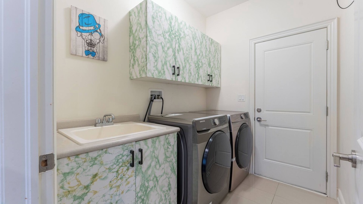York Regional Municipality House | Elegant 5BR, 3.5WR Retreat |Spacious & Modern Stay