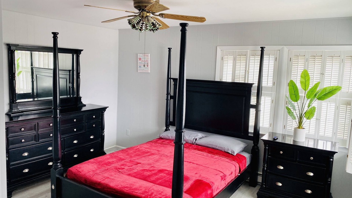 Ortley Beach Condo | Elegant and Bright Ocean Block Home w/Private Balcony, BBQ & Patio