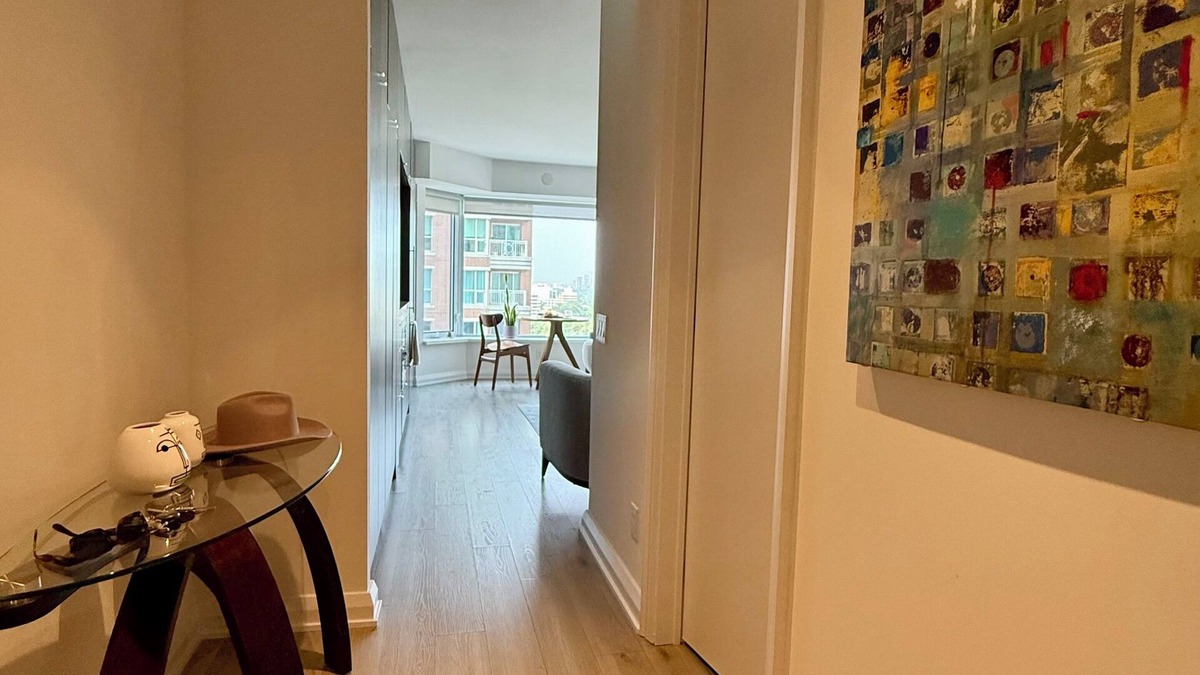 Midtown Toronto Condo | Elegant and Charm Suite Yorkville