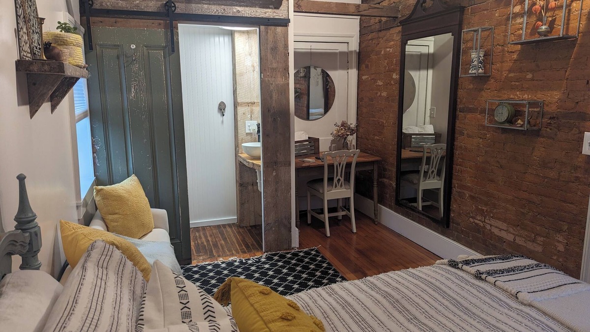Lansing Bed & Breakfast | Elegant and Historic Farmhouse B&B Near Ithaca with Farm-to-Table Breakfast