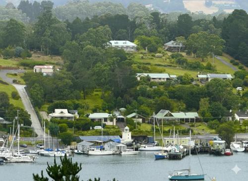 Huon Valley Boat Rental | Elegant and scenic floating boat house