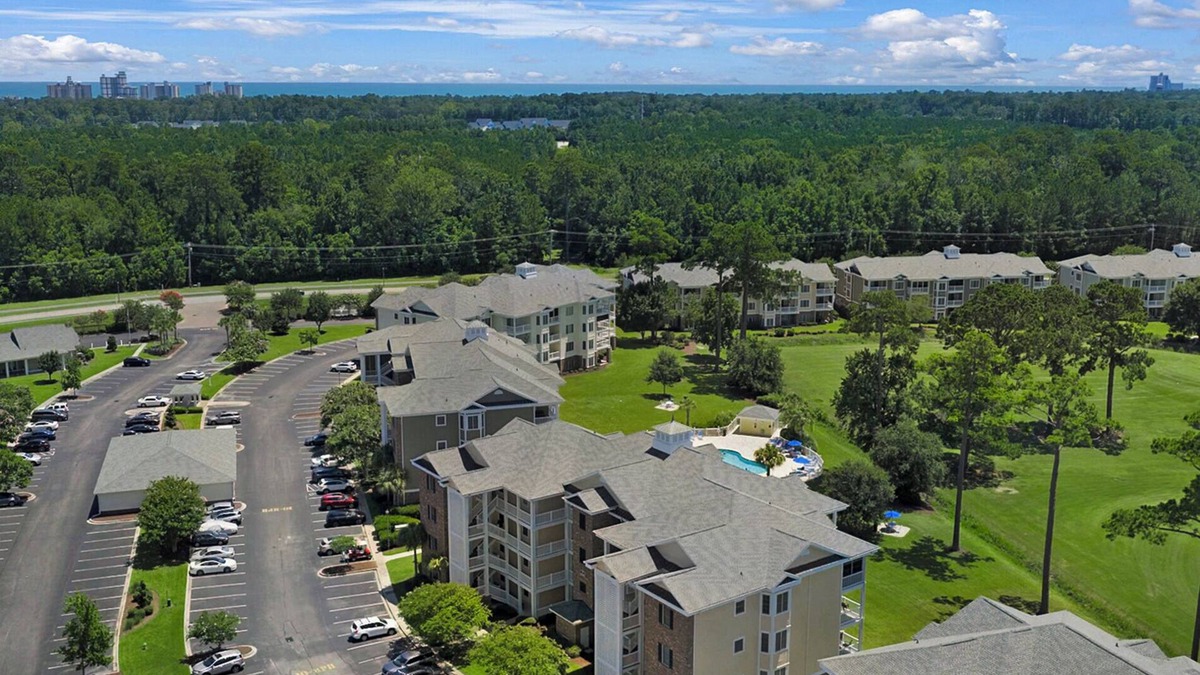 Central Myrtle Beach Condo | Elegant and Spacious Myrtle Beach Condo Overlooking Magnolia Pointe Lake