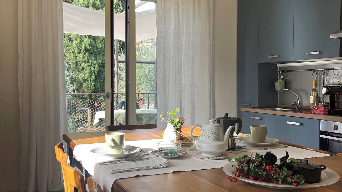 Garda Villa | Elegant apartment, villa surrounded by greenery a stone's throw from the lake and the village