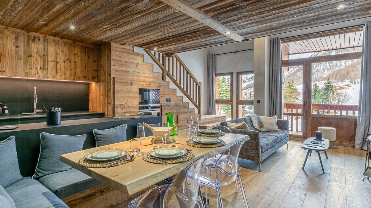 Val-d'Isere Apartment | Elegant apartment with fireplace and WIFI, 2 bedrooms
