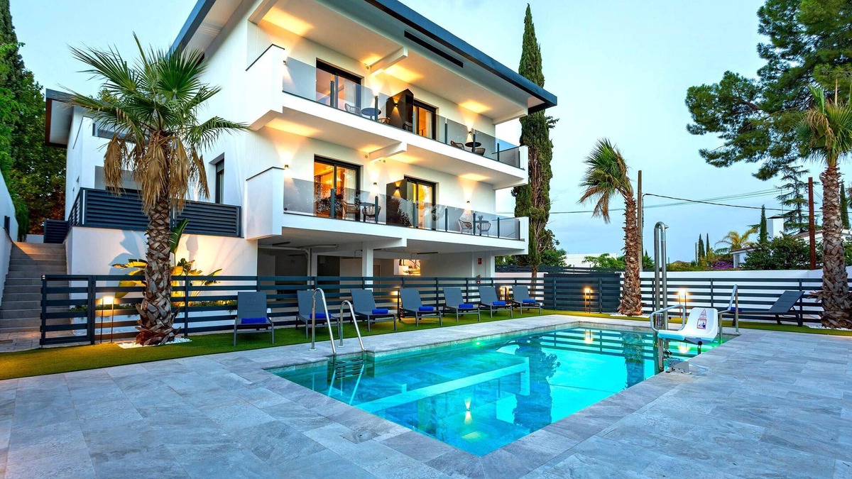 Distrito Norte Sierra Apartment | Elegant apartment with terrace & pool.Arruzafa V