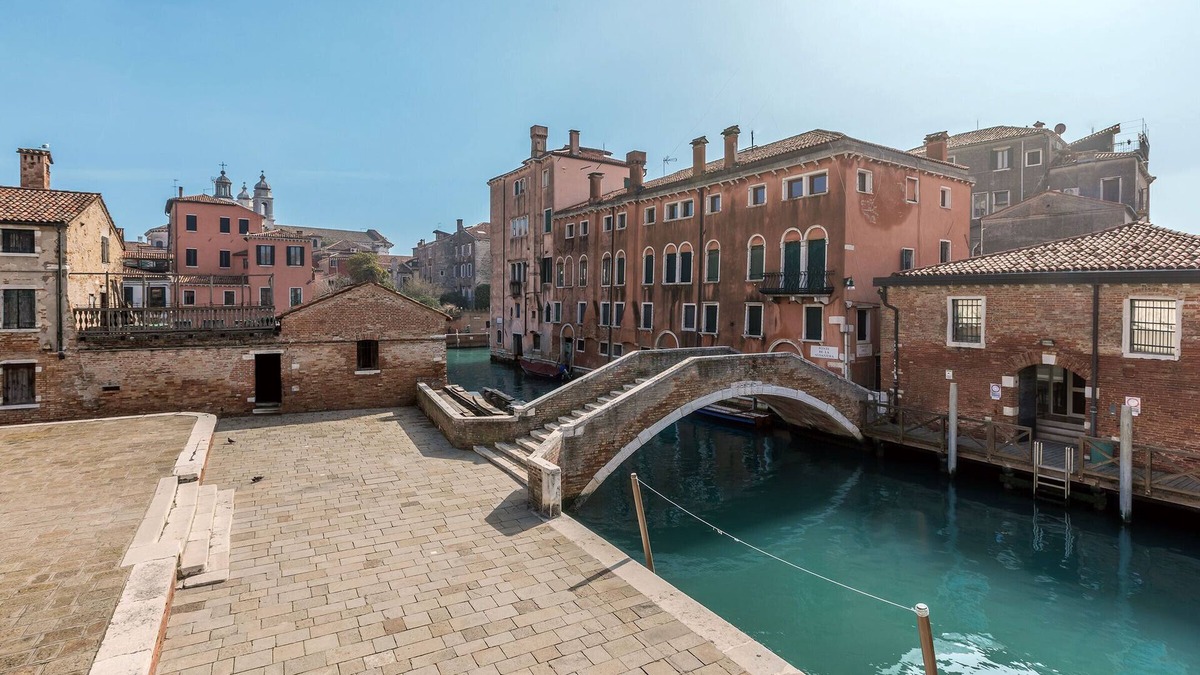 Dorsoduro Apartment | Elegant Apartment with Stunning Views in San Trovaso