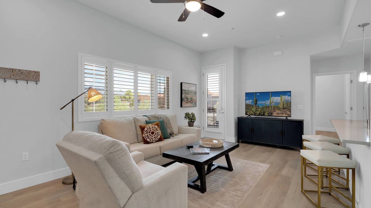 Tucson Condo | Elegant & Bright Corner Condo on the Tucson loop!