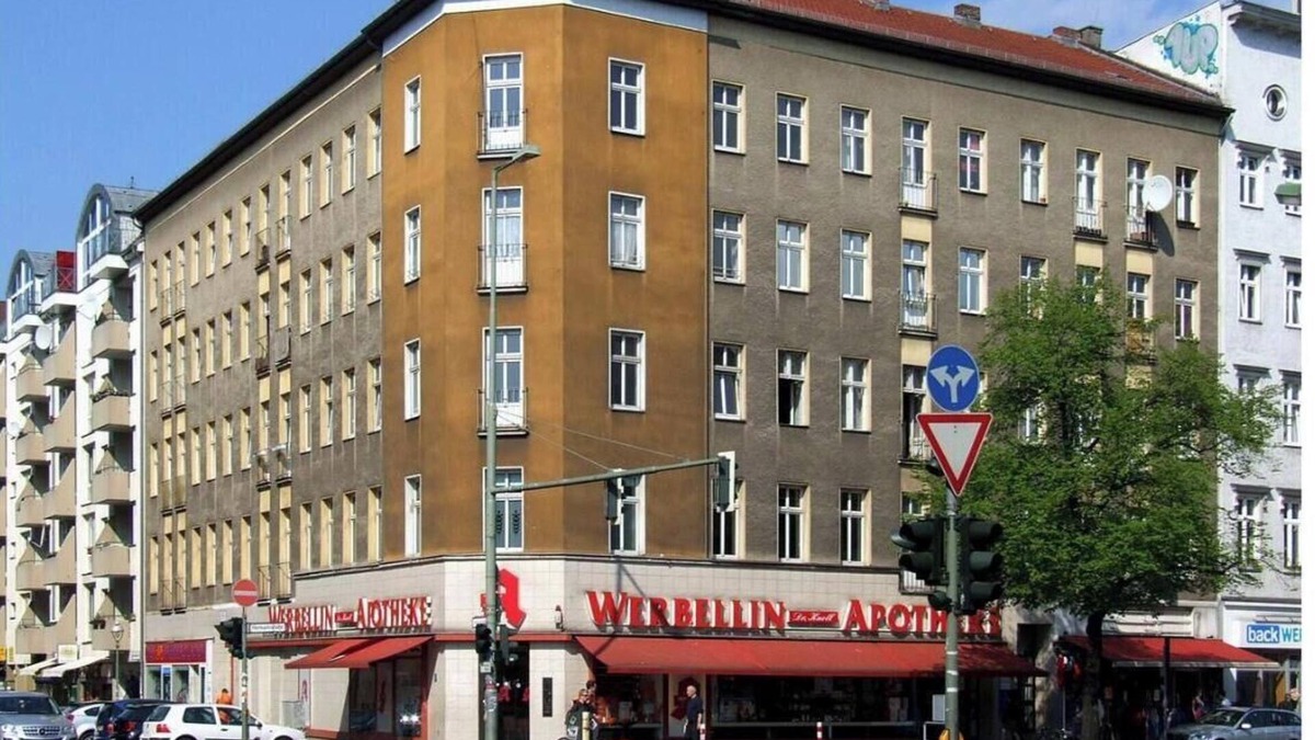 Neukoelln Apartment | Elegant & Central: 3-Bedroom Designer Apartment with Balcony in Berlin