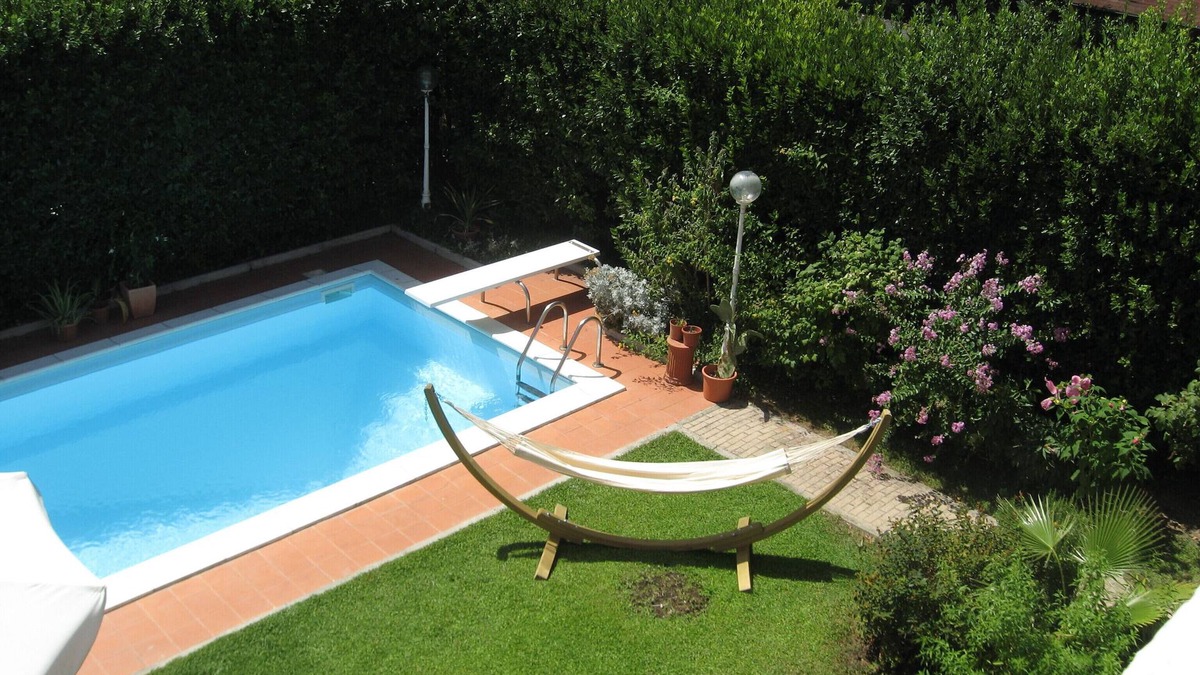 Bolognina Apartment | Elegant city apt., private swimming pool, parking,bikes, wifi, terrace