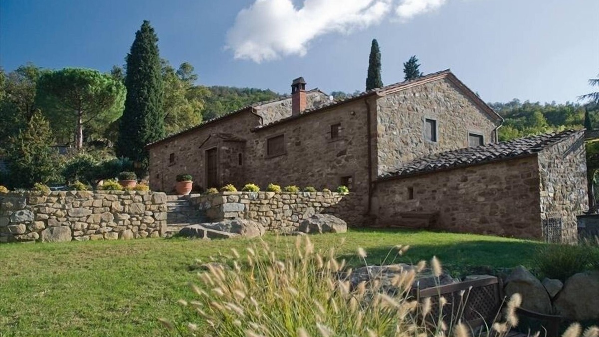 Cortona Villa | Elegant & Comfortable Tuscany Farmhouse Villa in Cortona Italy