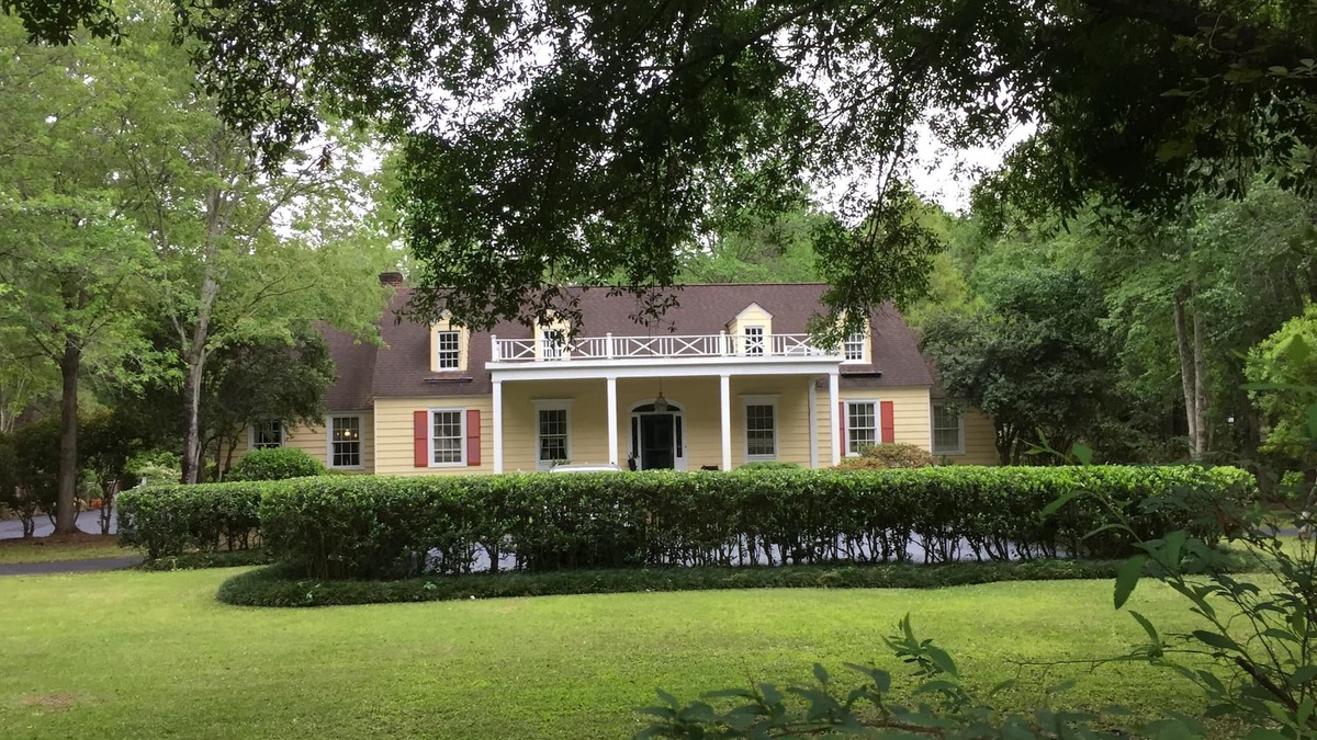 Summerville Historic District Cottage | Elegant cottage in historic Summerville- WEEKLY DISCOUNTS