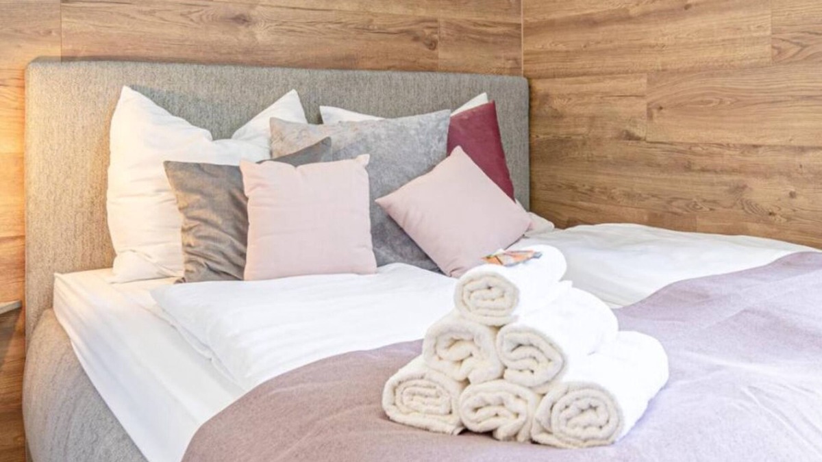 Krems an der Donau Apartment | Elegant & Cozy 5BR Haven - By The Danube River