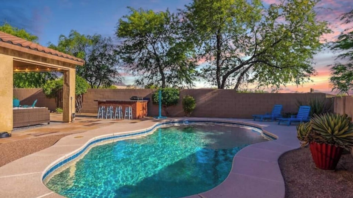 Rancho Vistoso House | Elegant desert getaway. 4 bedroom 2.5 bath. Sleeps 8. Heated pool. Outdoor BBQ.