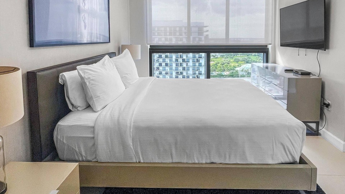 Doral Condo | Elegant Doral Getaway: 2BR Luxury