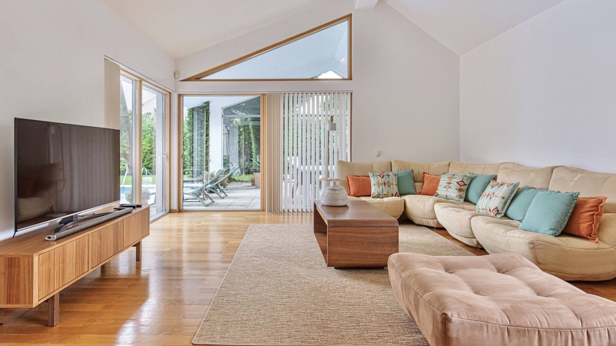 Sao Pedro de Penaferrim House | Elegant family house w/pool - just 2 minutes from golf - 10 minutes from Sintra!