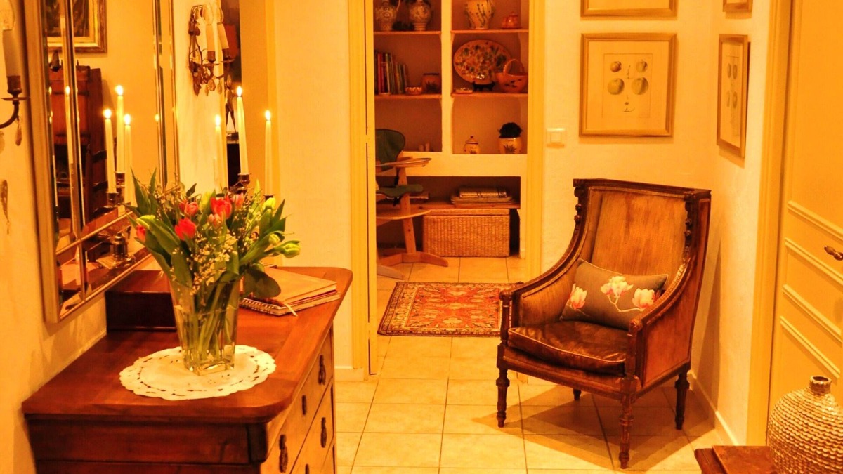 Antibes Old Town Apartment | 'Elegant French Style Apartment' in the heart of Antibes, close to the beach