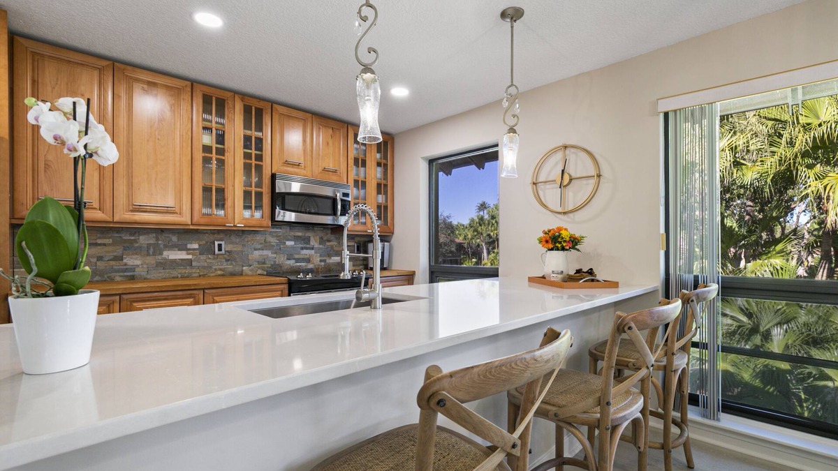Hunt Club Condo | Elegant Golf Villa in the PGA National. Pool. Golf. Beach. Spa. Dog friendly.