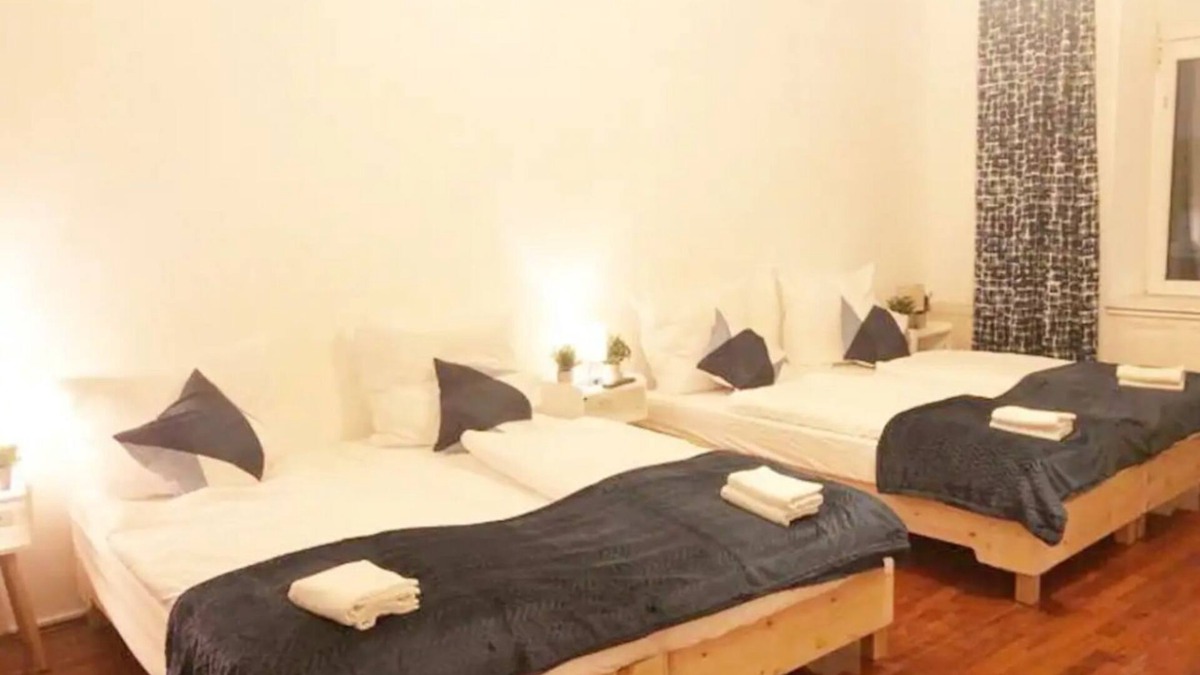 Ottakring Apartment | Elegant Haven: Stylish and Spacious 3BR Apartment