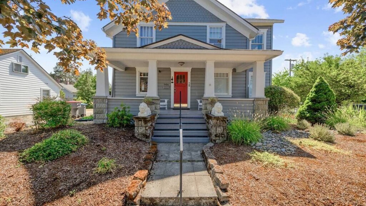McMinnville House | Elegant, historic gem in heart of wine country.