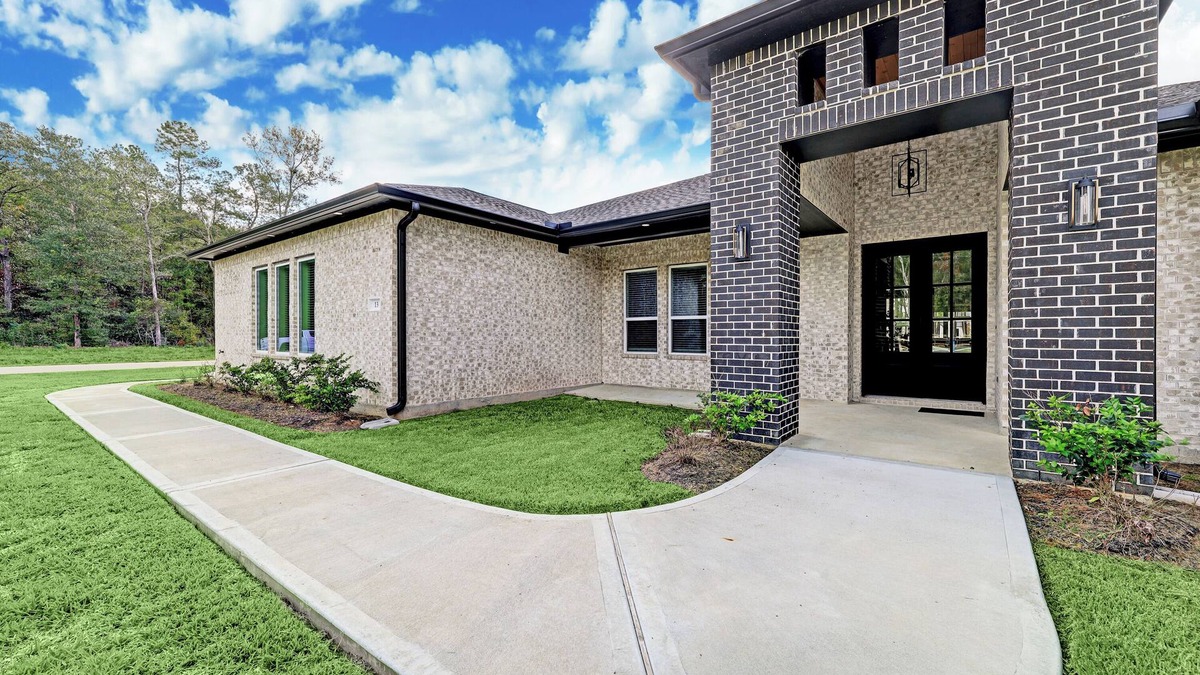 Hull House | Elegant home Among the Trees