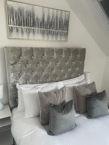 Fenny Stratford House | Elegant home for your relaxation