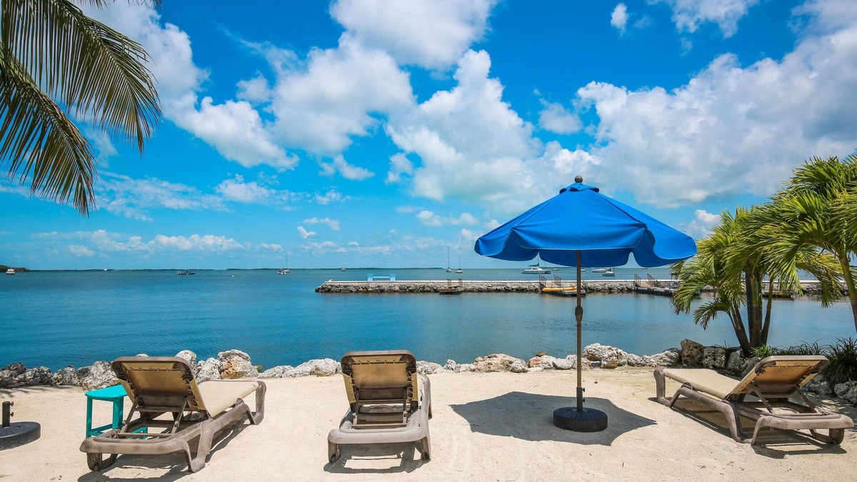 Key Largo Hotel | Elegant Home with Beach & Dockage! Spectacular Sunsets!