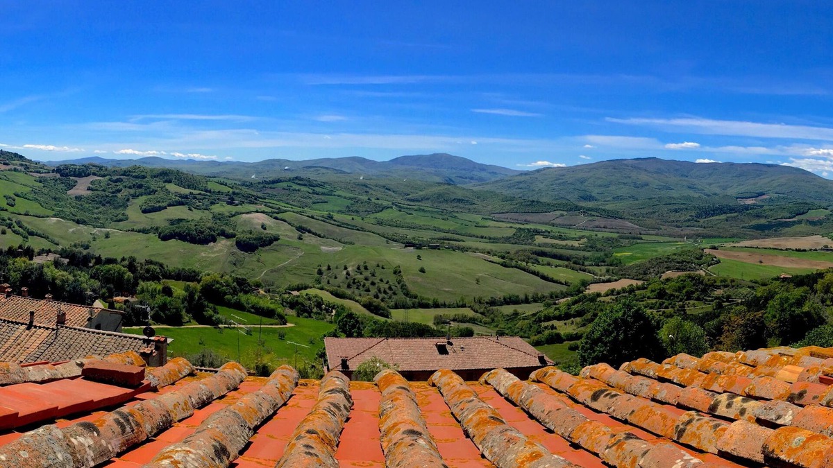Radicondoli Apartment | Elegant, large duplex with renaissance details in charming village