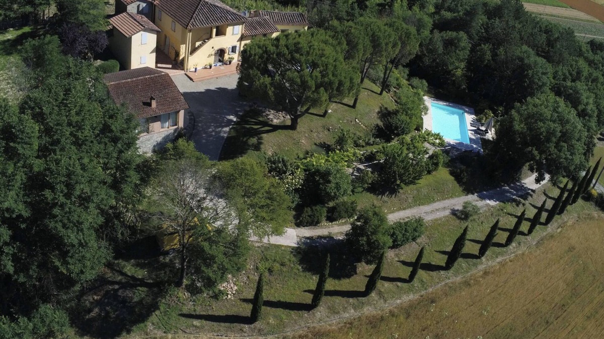 Anghiari House | Elegant lemon house in a typical Tuscan farmhouse.