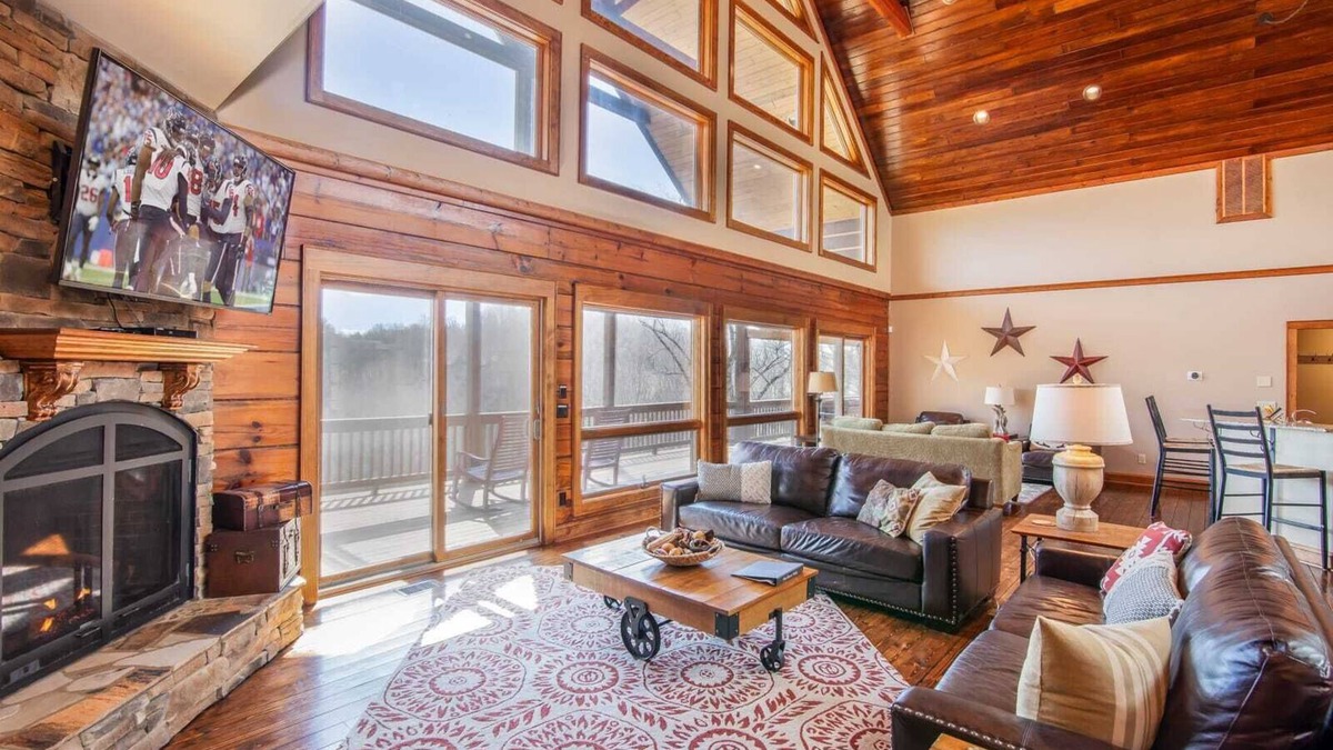 Boone Cabin | Elegant Log Cabin with Views