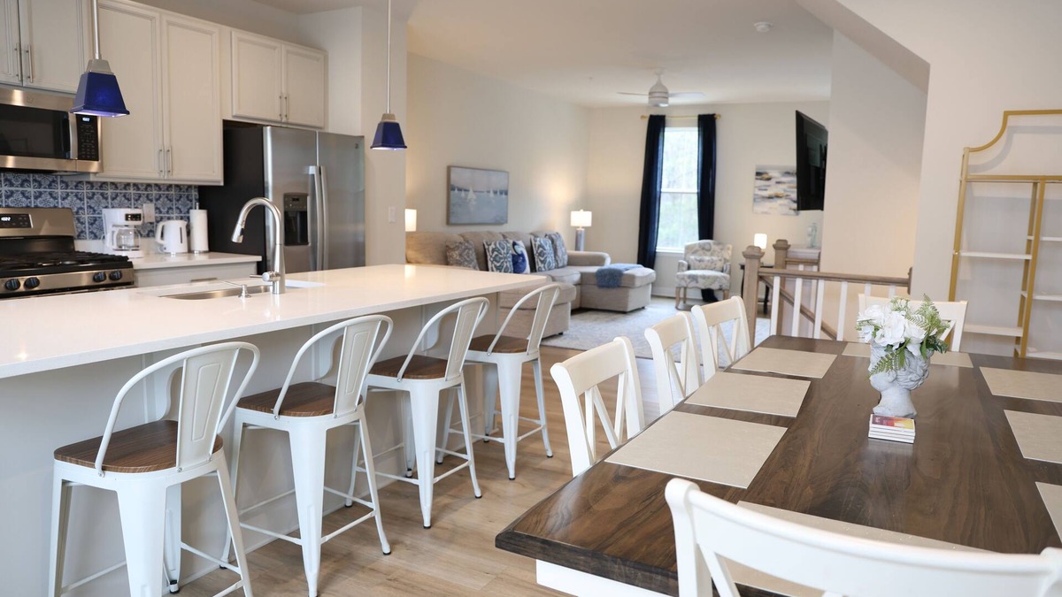 Bayside House | Elegant Luxury Townhome; Resort Community with Pools, Gym & close to Beaches