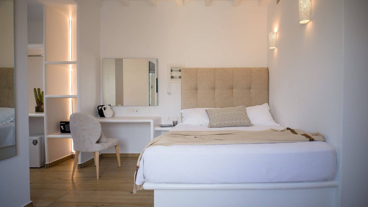 Elia Villa | Elegant Mykonos Suite | Contemporary.