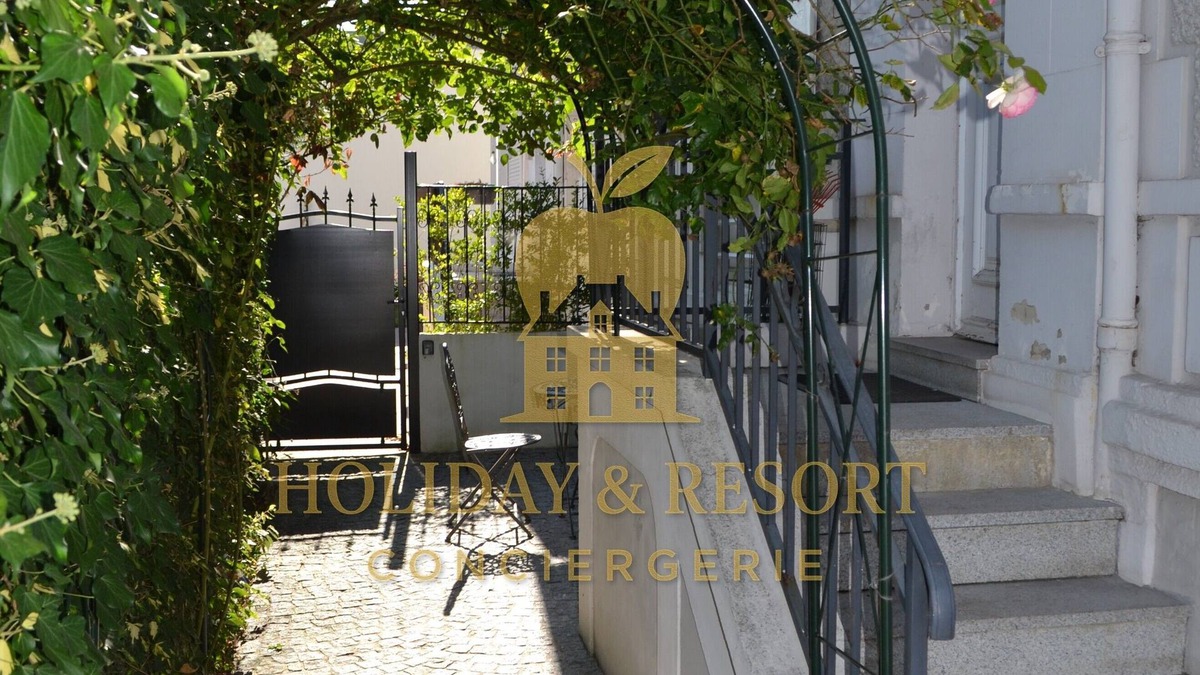 Deauville City Centre House | Elegant Normandy house with flower-filled courtyard, in the heart of Deauville