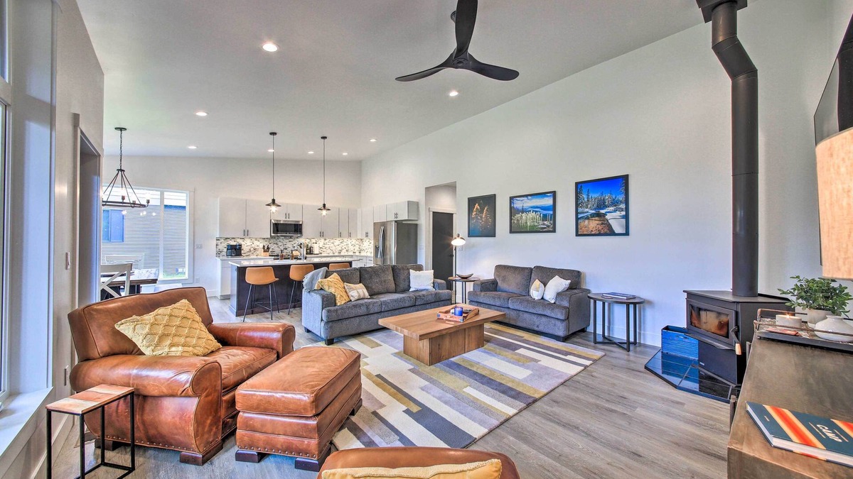 Priest River House | Elegant Priest Lake Townhome ~ 1 Mi From Lake
