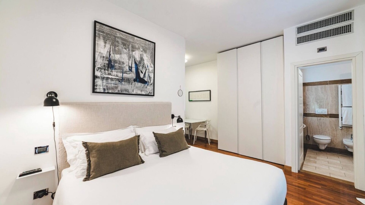 Camilluccia Apartment | Elegant Rome Stay - Balcony, Netflix, Fast Wi-Fi & Nature