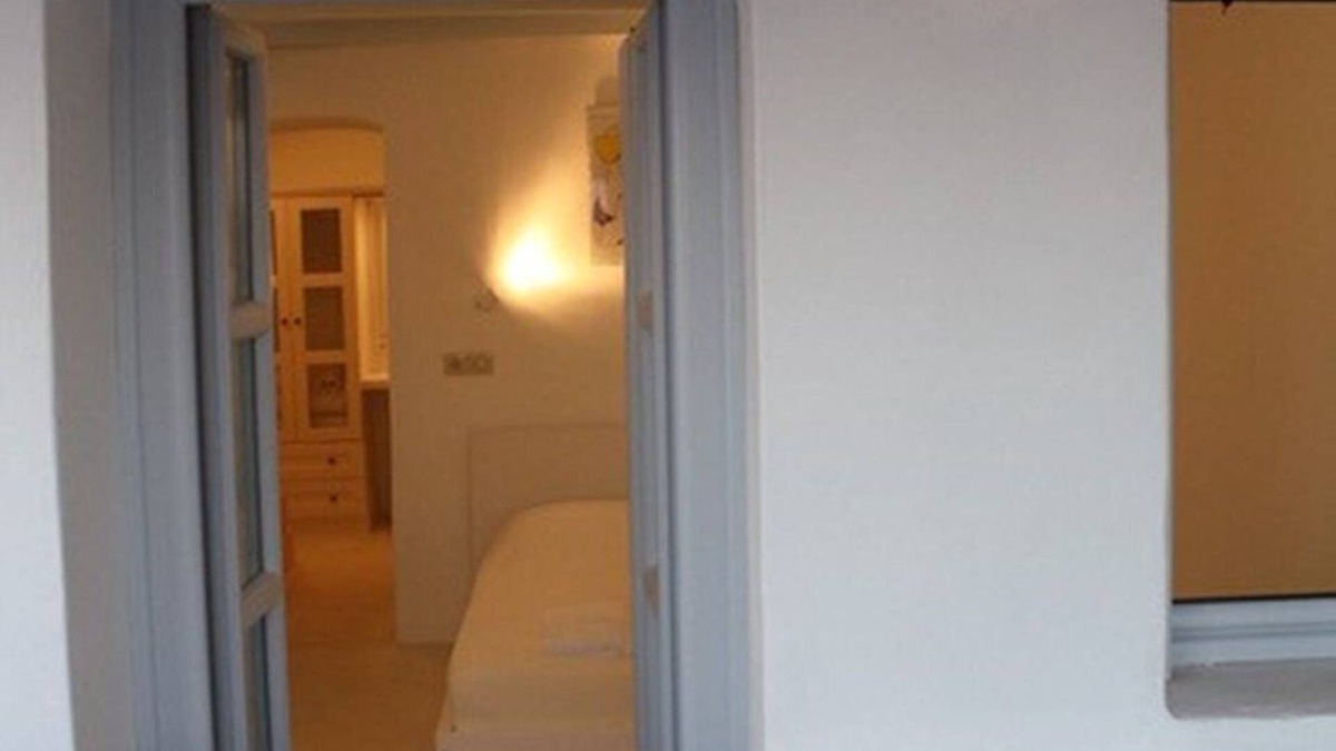 Oia Villa | Elegant Santorini House | 1 Bedroom Villa | Caldera View-Outdoor Hot Tub | Oia